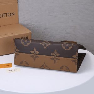 13266069157245346_ea945be1-9715-47fd-b5b6-66657f307fb2 LV ONTHEGO GM 41CM MONOGRAM GIANT CANVAS