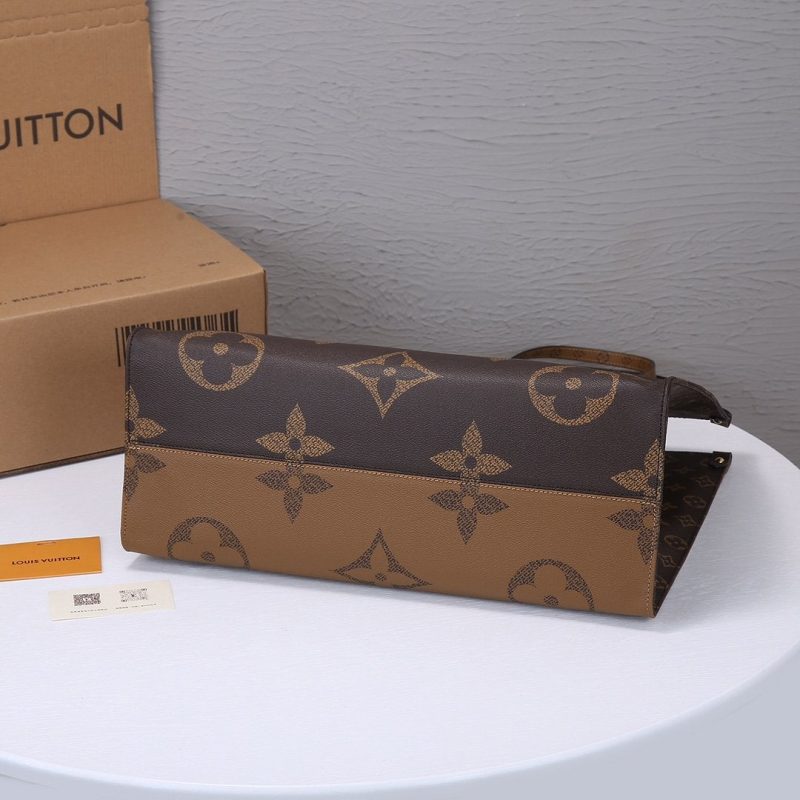 13266069157245346_ea945be1-9715-47fd-b5b6-66657f307fb2 LV ONTHEGO GM 41CM MONOGRAM GIANT CANVAS