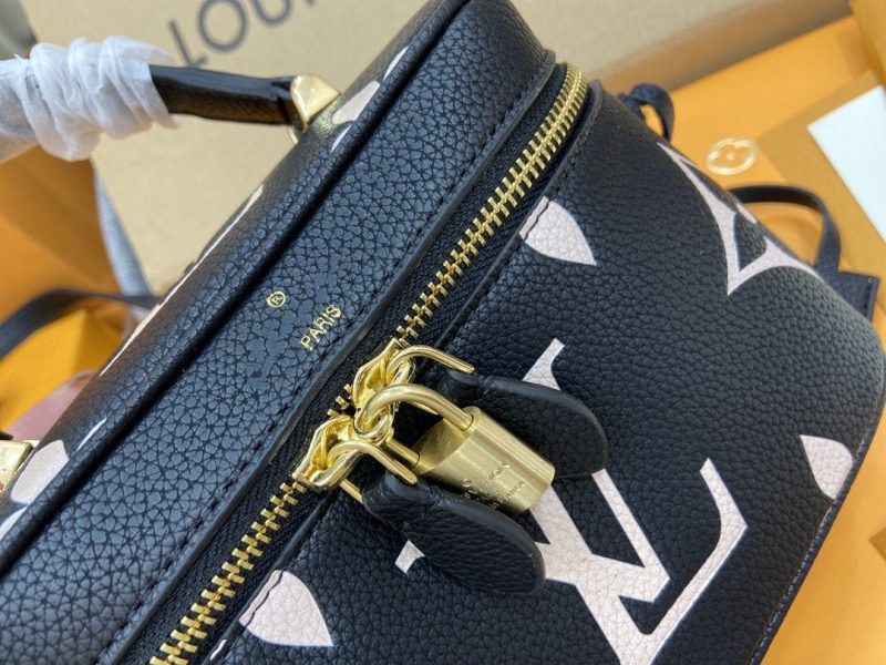 13266513130834625_2a31af34-10de-44e9-89da-3a6d35b4a38e VANITY PM 19 CM BLACK WHITE MONOGRAM EMPREINTE LEATHER