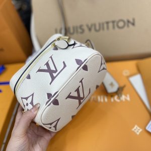 13266513662523607_65180d37-0a4a-4176-91fb-34a6d3f9fcfc VANITY PM 19CM WHITE PURPLE MONOGRAM CANVAS LEATHER