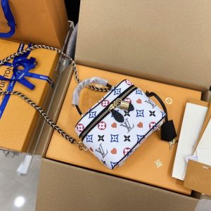 13266513891775599_8f5d9560-5529-436c-b792-30155ab6aca1 VANITY PM GAME ON 19CM WHITE MONOGRAM CANVAS