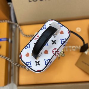 13266513896386466_75ae272b-7b9f-4927-838d-37a609016500 VANITY PM GAME ON 19CM WHITE MONOGRAM CANVAS