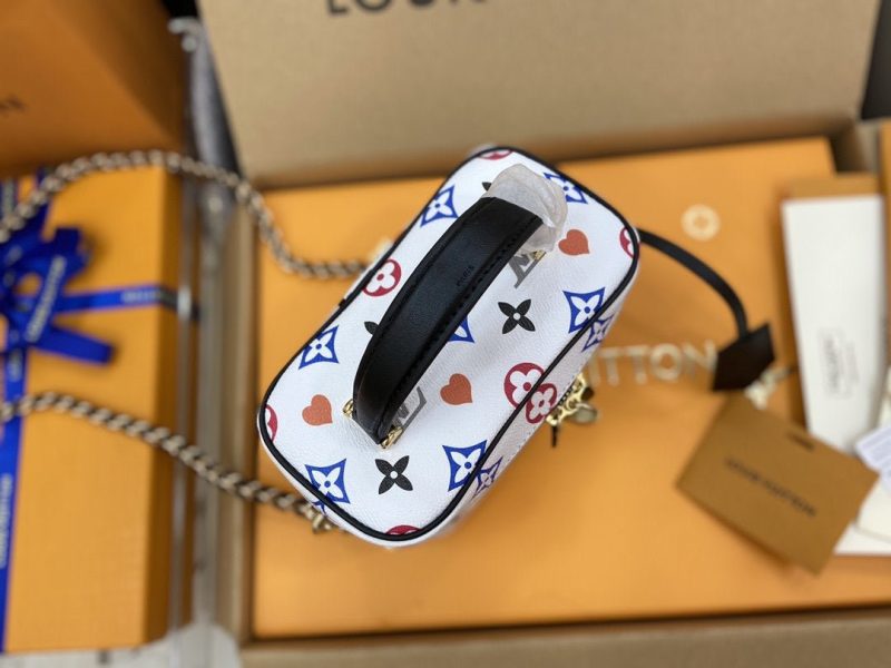 13266513896386466_75ae272b-7b9f-4927-838d-37a609016500 VANITY PM GAME ON 19CM WHITE MONOGRAM CANVAS