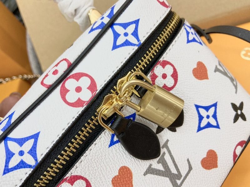 13266513900585431_6d4e81f5-03c0-445a-96c4-2e5c32b49df8 VANITY PM GAME ON 19CM WHITE MONOGRAM CANVAS