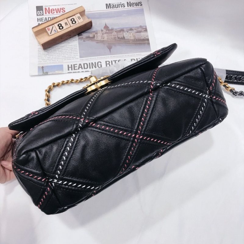 19 FLAP BAG 30CM BLACK QUILTED