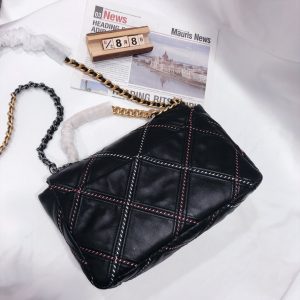 19 FLAP BAG 30CM BLACK QUILTED