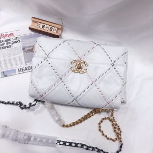 19 FLAP BAG 30CM WHITE QUILTED