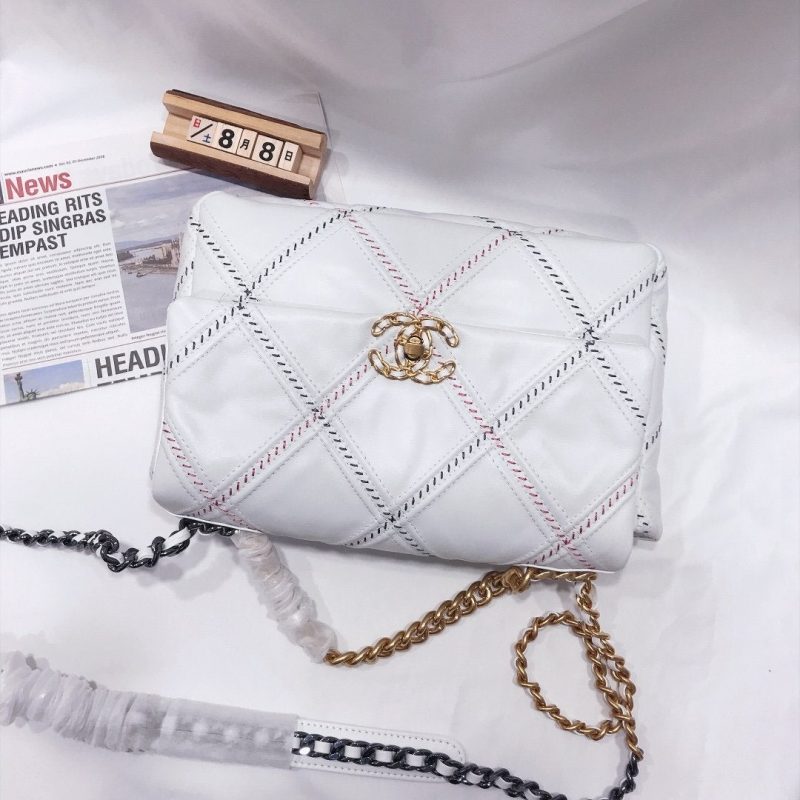 19 FLAP BAG 30CM WHITE QUILTED