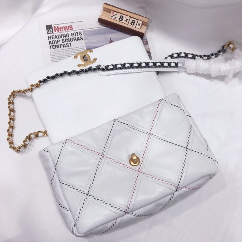 19 FLAP BAG 30CM WHITE QUILTED