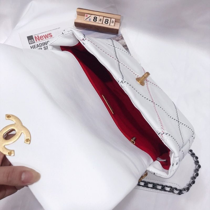 19 FLAP BAG 30CM WHITE QUILTED