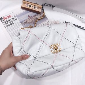 19 FLAP BAG 30CM WHITE QUILTED
