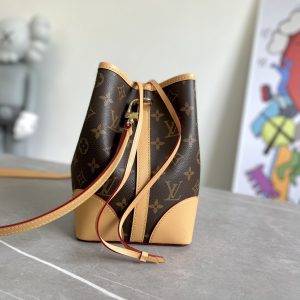 13276635033942681_a65c4642-f2f3-41b0-96c1-4bf314a70090 NOE PURSE 15CM MONOGRAM CANVAS