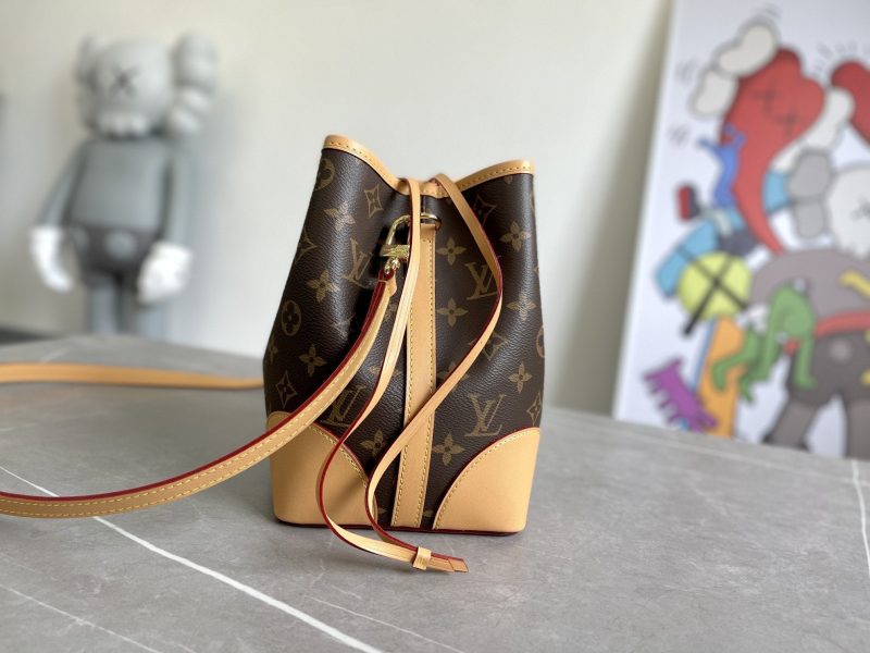 13276635033942681_a65c4642-f2f3-41b0-96c1-4bf314a70090 NOE PURSE 15CM MONOGRAM CANVAS