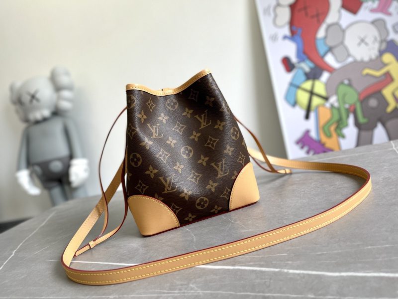 13276635035481604_c4a62bc0-27cb-4c80-a964-727e83640ca8 NOE PURSE 15CM MONOGRAM CANVAS