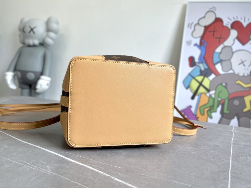 13276635037022887_1d2c6997-89c8-45a7-b4d8-f785003764f5 NOE PURSE 15CM MONOGRAM CANVAS