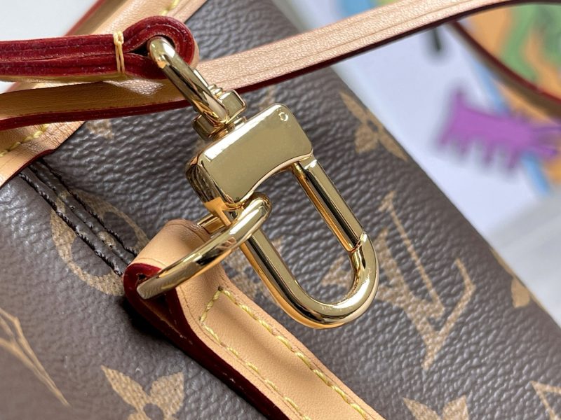 13276635039886848_97f36a16-ebb0-451a-9457-0f53bed9b6c3 NOE PURSE 15CM MONOGRAM CANVAS