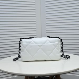 19 FLAP BAG 26CM WHITE BLACK HARDWARE