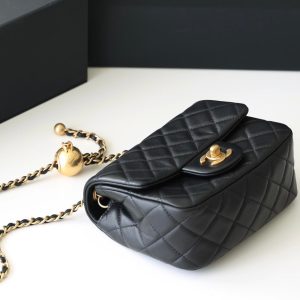 FLAP BAG 17CM GOLD HARDWARE BLACK LAMBSKIN