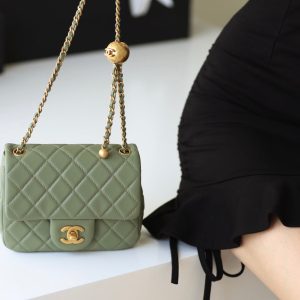 FLAP BAG 17CM KHAKI LAMBSKIN GOLD HARDWARE