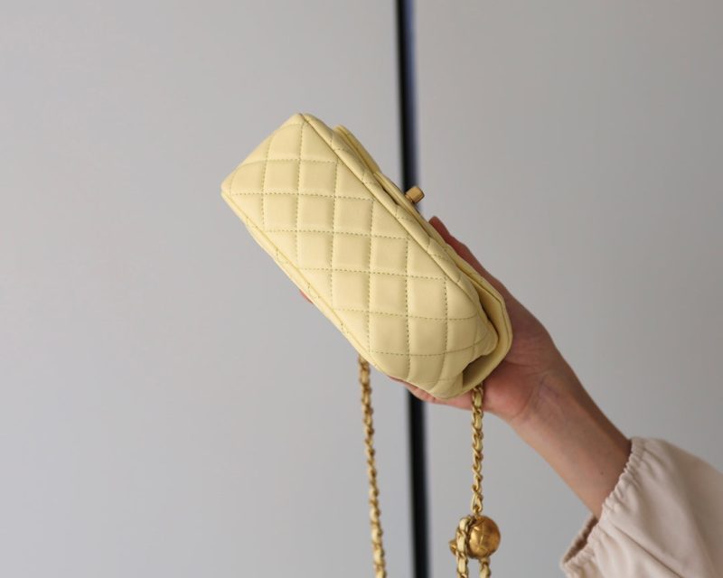 FLAP BAG 17CM YELLOW LAMBSKIN GOLD HARDWARE