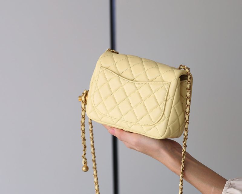 FLAP BAG 17CM YELLOW LAMBSKIN GOLD HARDWARE