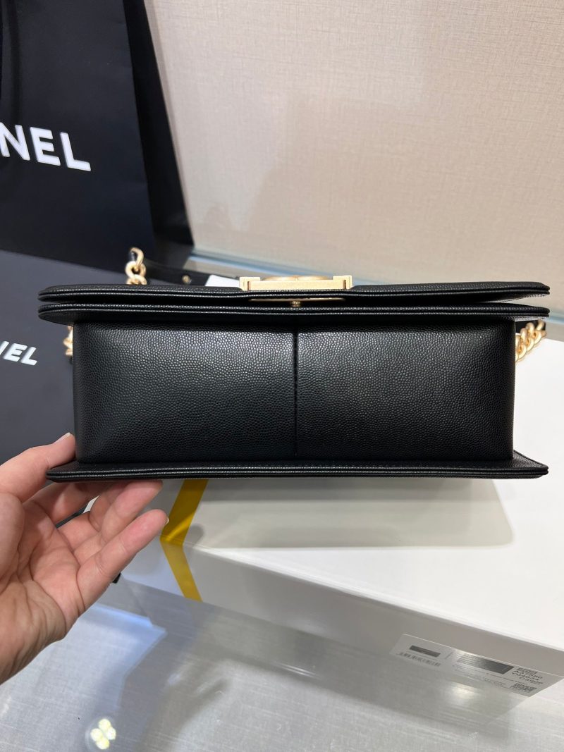 13344148800484909 BOY BAG MEDIUM 25 BLACK CAVIAR GOLD HARDWARE