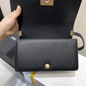 13344148803040007 BOY BAG MEDIUM 25 BLACK CAVIAR GOLD HARDWARE