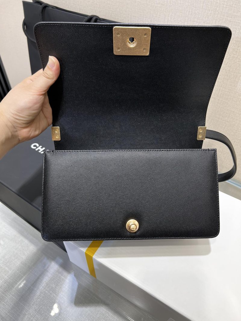 13344148803040007 BOY BAG MEDIUM 25 BLACK CAVIAR GOLD HARDWARE