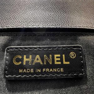 13344148805553001 BOY BAG MEDIUM 25 BLACK CAVIAR GOLD HARDWARE