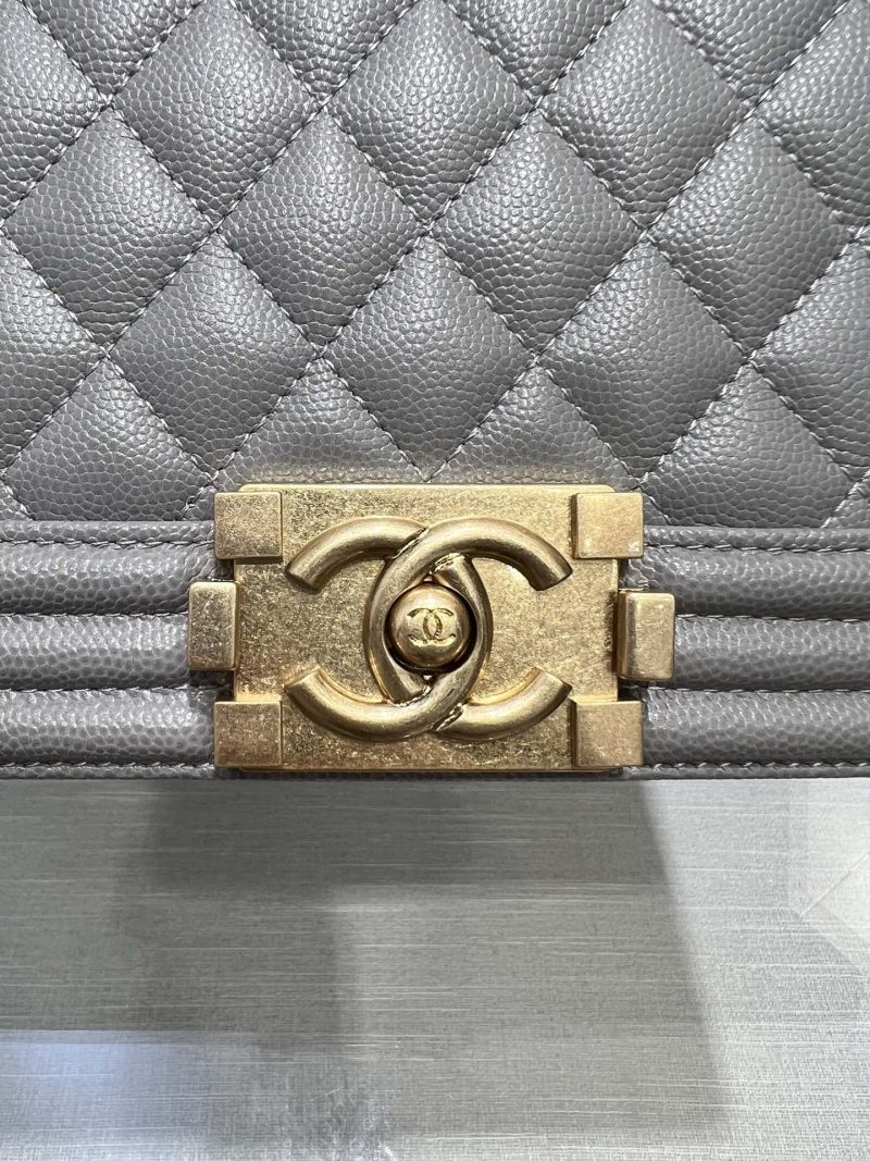 13344148913776543 BOY BAG MEDIUM 25 GREY CAVIAR GOLD HARDWARE