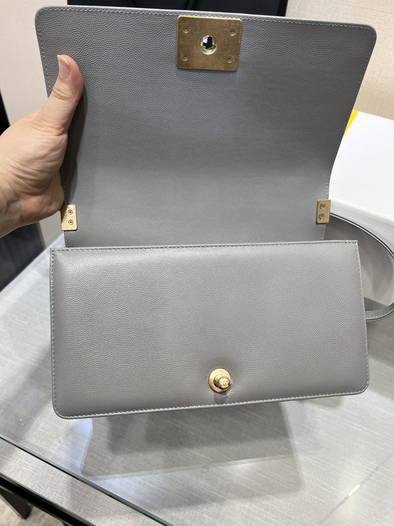 13344148920856215 BOY BAG MEDIUM 25 GREY CAVIAR GOLD HARDWARE