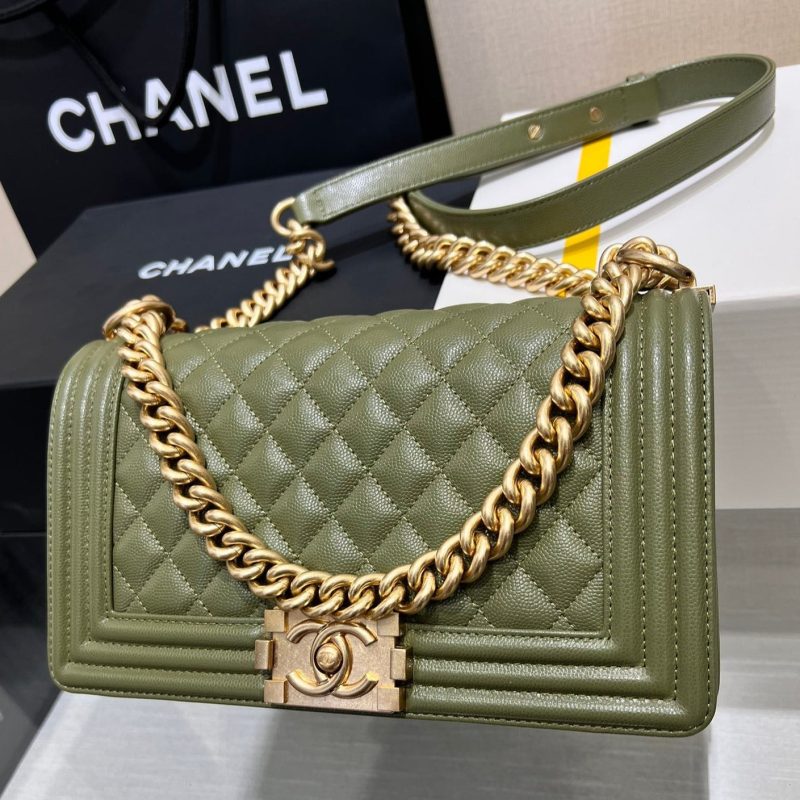 13344148976525246 BOY BAG MEDIUM 25 KHAKI CAVIAR GOLD HARDWARE