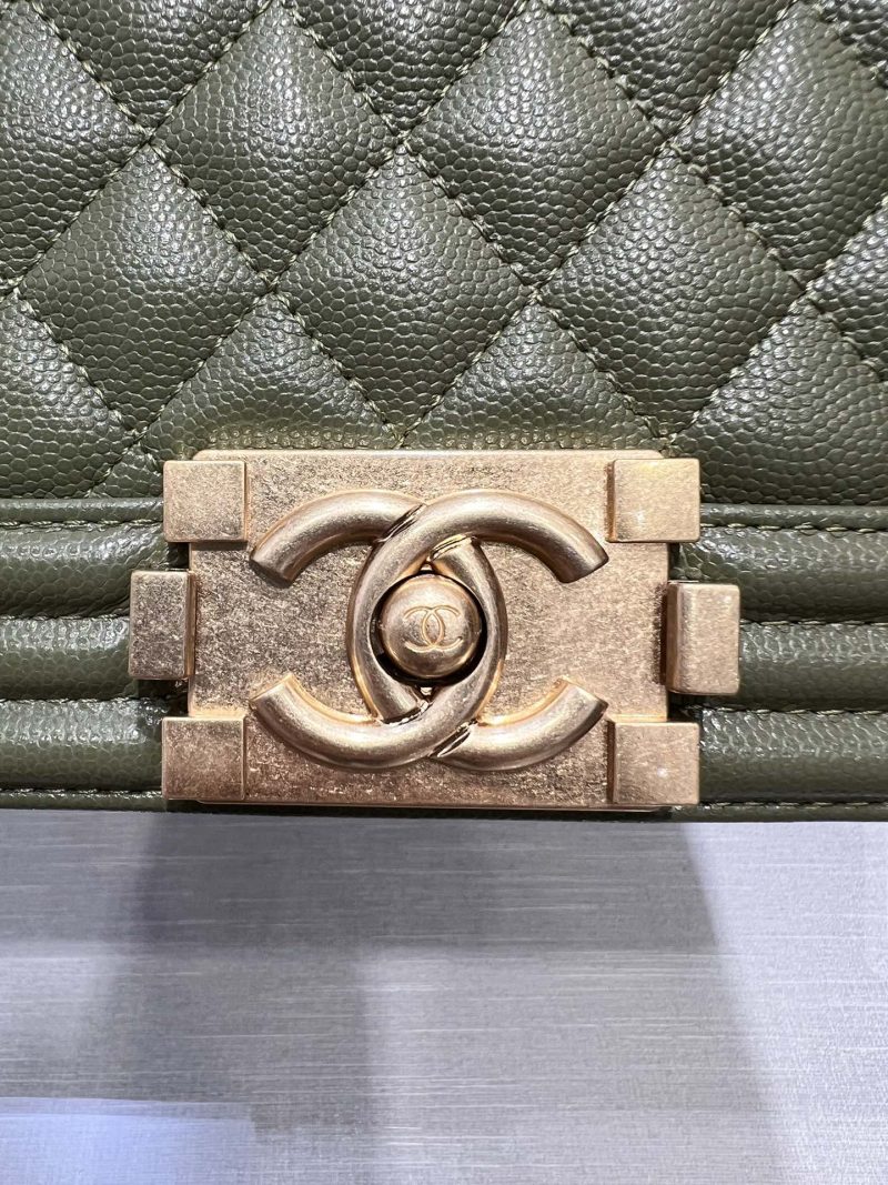 13344148993092275 BOY BAG MEDIUM 25 KHAKI CAVIAR GOLD HARDWARE