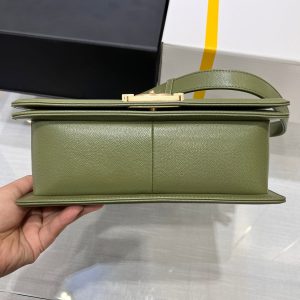 13344148997136360 BOY BAG MEDIUM 25 KHAKI CAVIAR GOLD HARDWARE