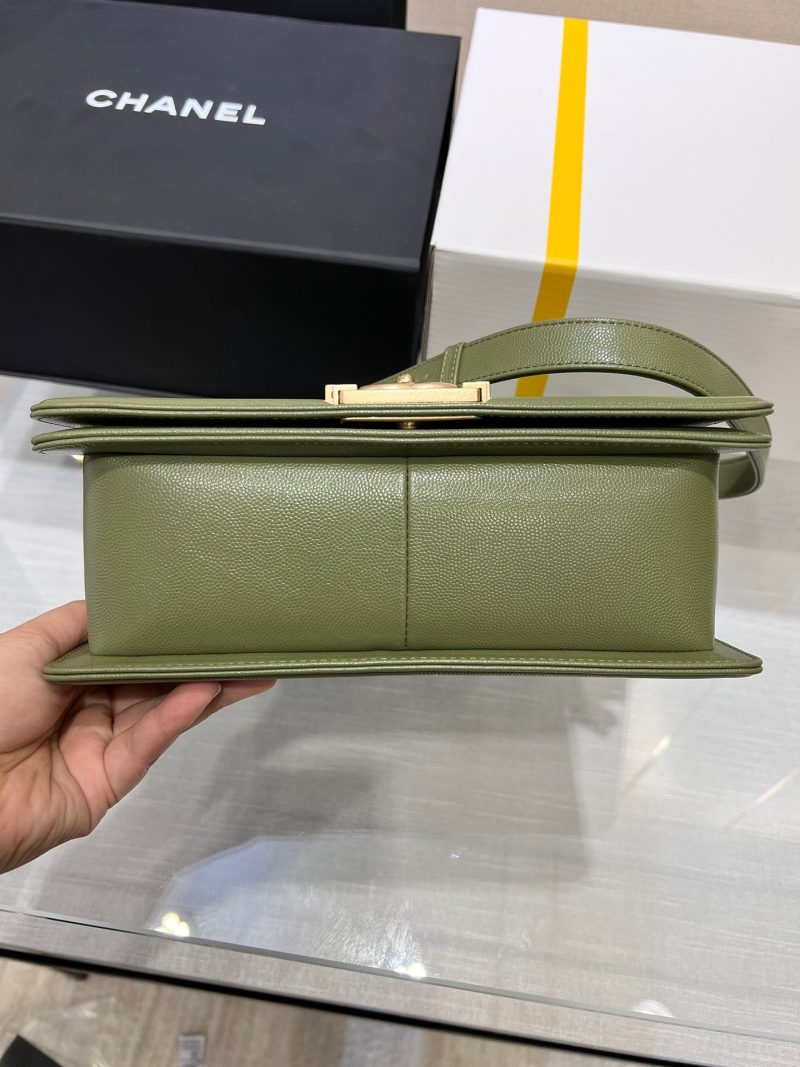 13344148997136360 BOY BAG MEDIUM 25 KHAKI CAVIAR GOLD HARDWARE