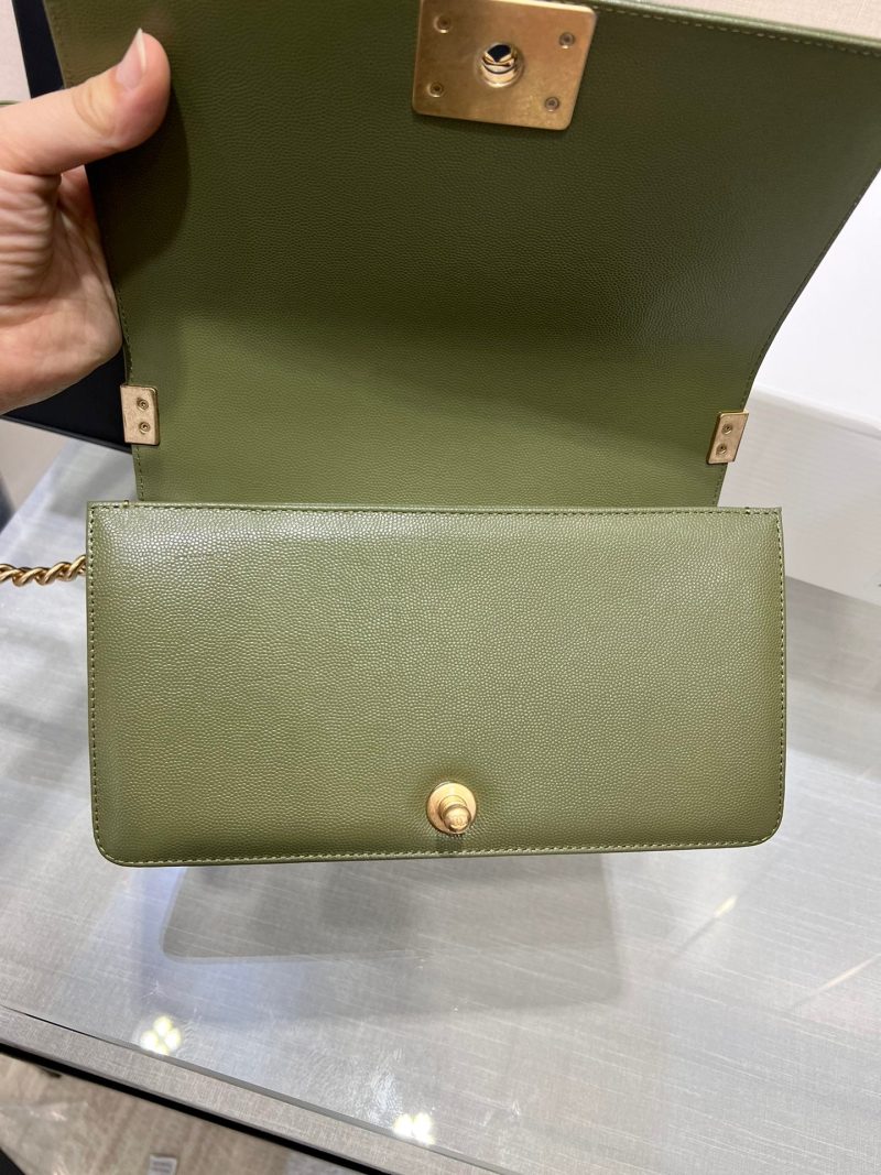 13344149000024702 BOY BAG MEDIUM 25 KHAKI CAVIAR GOLD HARDWARE