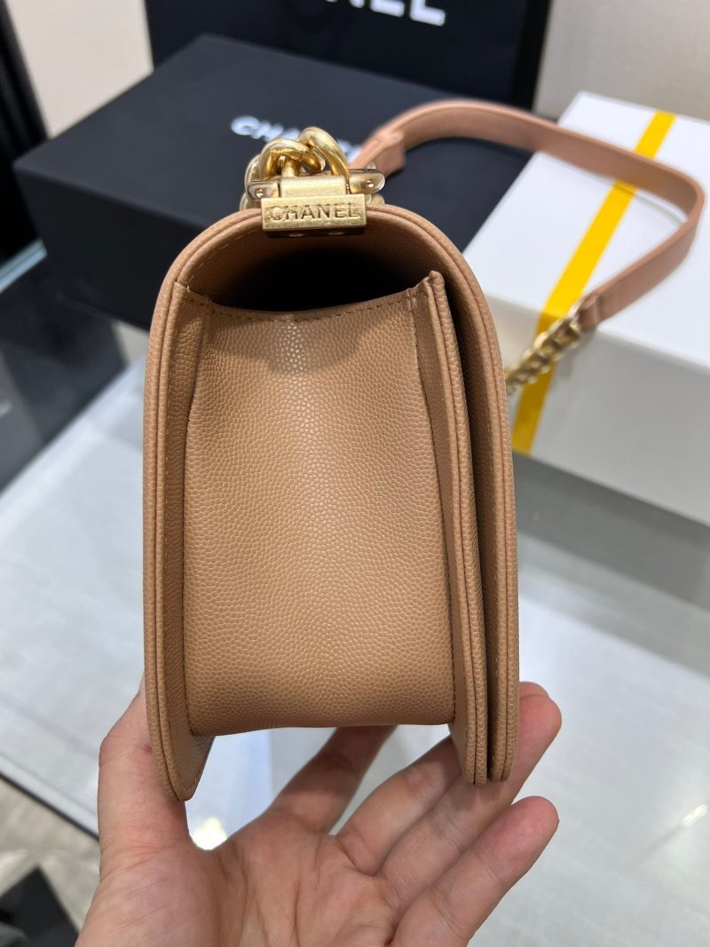 13344149034197531 BOY BAG MEDIUM 25 BROWN CAVIAR GOLD HARDWARE