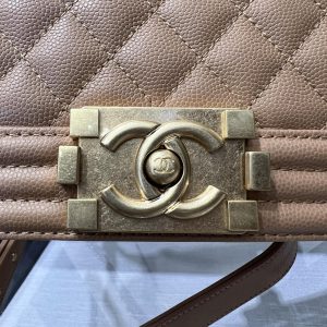 13344149038605979 BOY BAG MEDIUM 25 BROWN CAVIAR GOLD HARDWARE