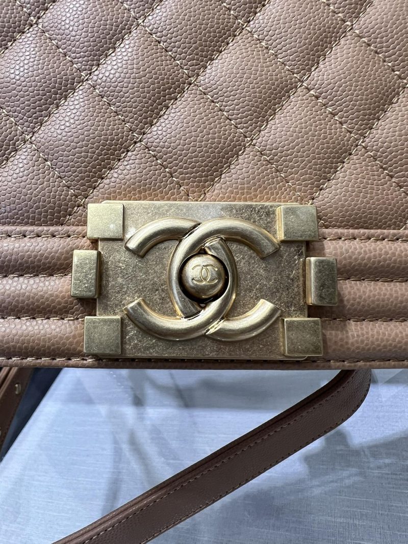 13344149038605979 BOY BAG MEDIUM 25 BROWN CAVIAR GOLD HARDWARE