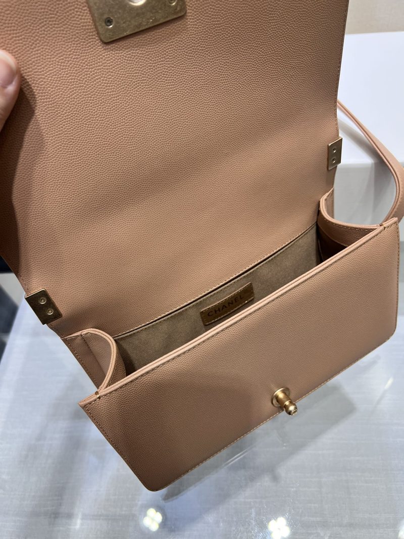 13344149040213259 BOY BAG MEDIUM 25 BROWN CAVIAR GOLD HARDWARE