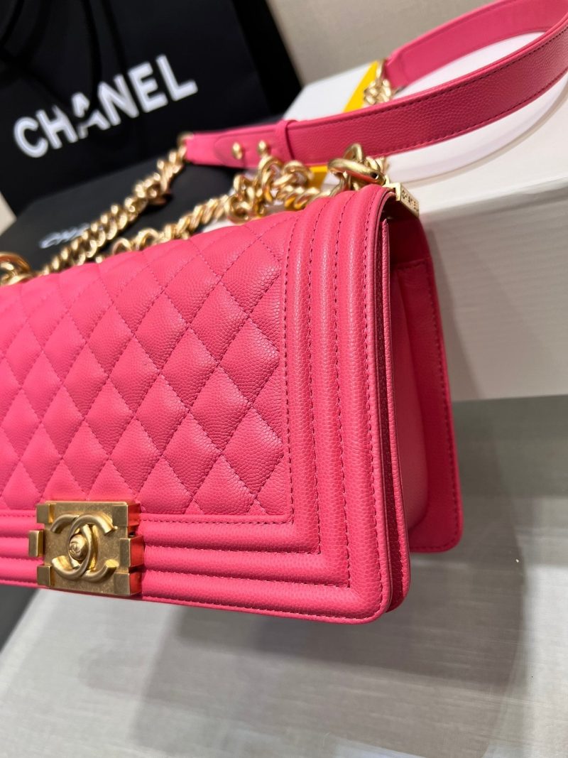 13344149100106320 BOY BAG MEDIUM 25 RED CAVIAR GOLD HARDWARE