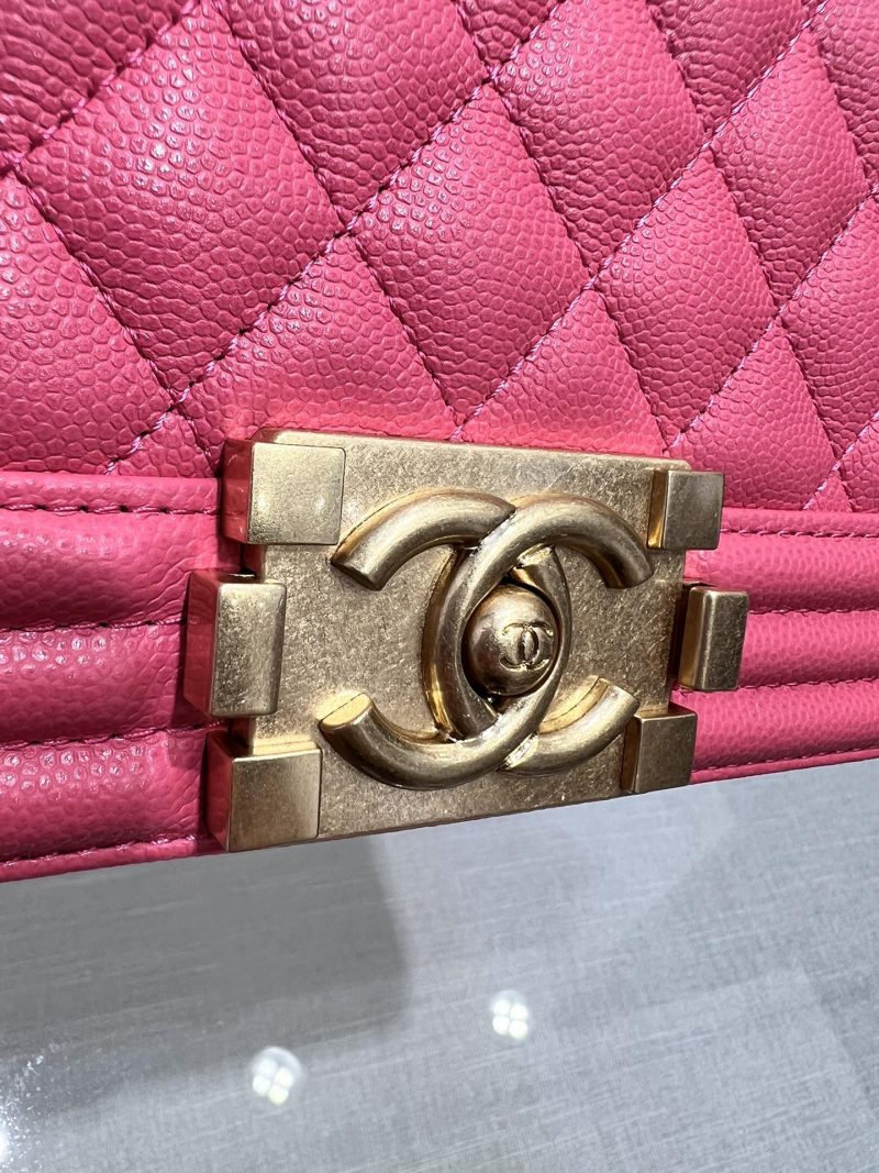 13344149101401967 BOY BAG MEDIUM 25 RED CAVIAR GOLD HARDWARE