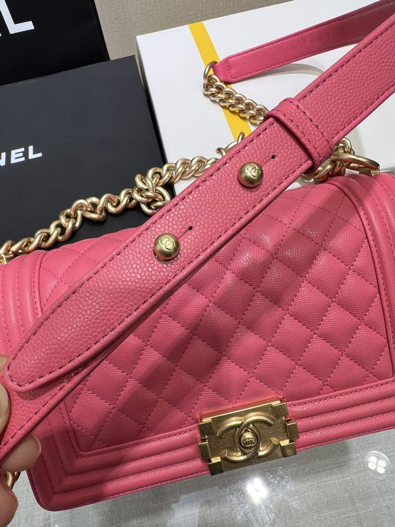 13344149102942147 BOY BAG MEDIUM 25 RED CAVIAR GOLD HARDWARE