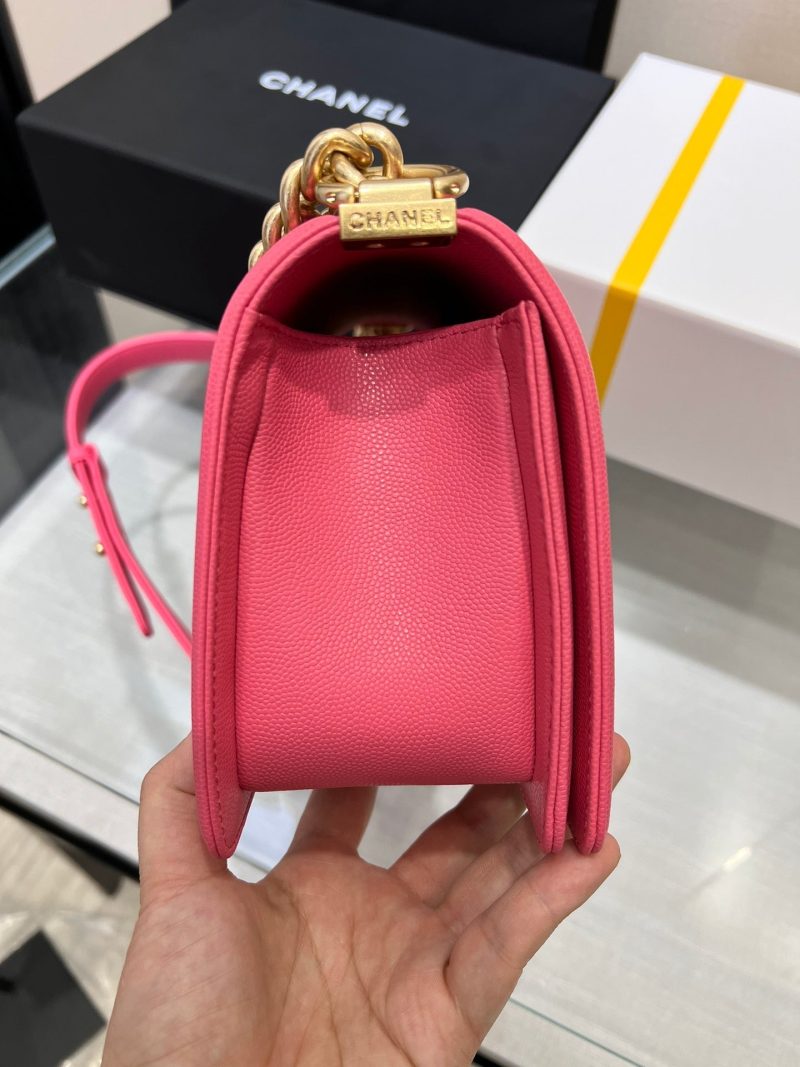 13344149104358430 BOY BAG MEDIUM 25 RED CAVIAR GOLD HARDWARE