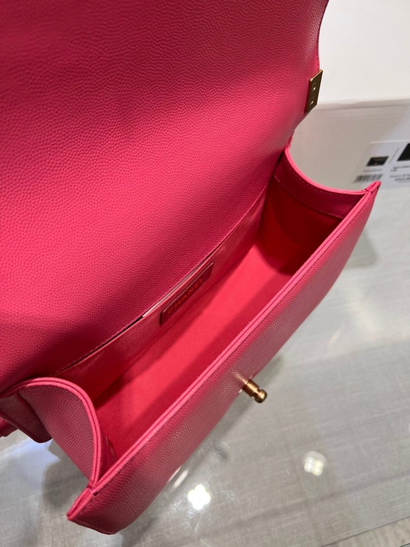 13344149109691017 BOY BAG MEDIUM 25 RED CAVIAR GOLD HARDWARE