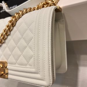 13344149177112028 BOY BAG MEDIUM 25 WHITE CAVIAR GOLD HARDWARE