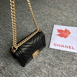 13344405365342708 BOY BAG SMALL 20 BLACK CHEVRON CAVIAR GOLD HARDWARE