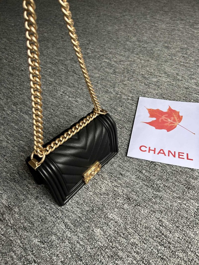 13344405365342708 BOY BAG SMALL 20 BLACK CHEVRON CAVIAR GOLD HARDWARE