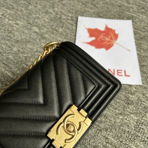13344405366845927 BOY BAG SMALL 20 BLACK CHEVRON CAVIAR GOLD HARDWARE