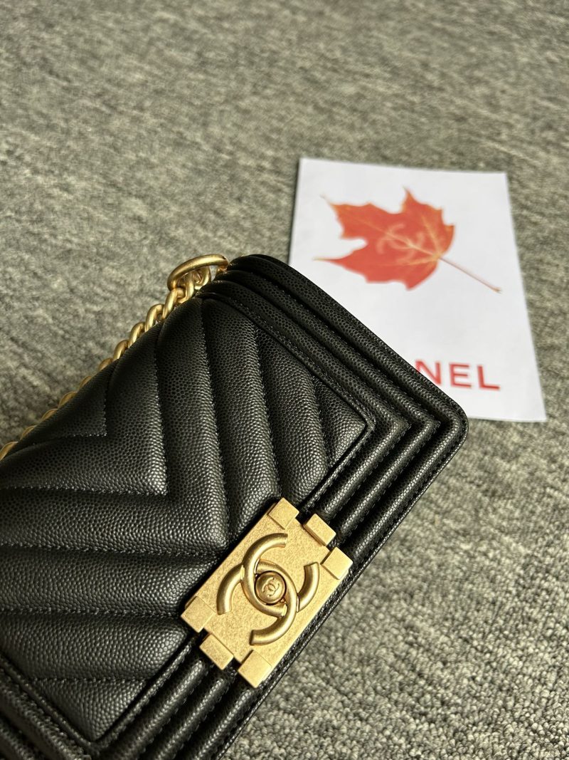 13344405366845927 BOY BAG SMALL 20 BLACK CHEVRON CAVIAR GOLD HARDWARE
